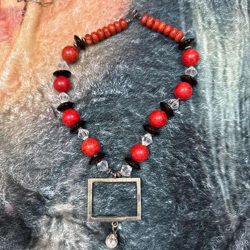 Red and black beaded vintage necklace